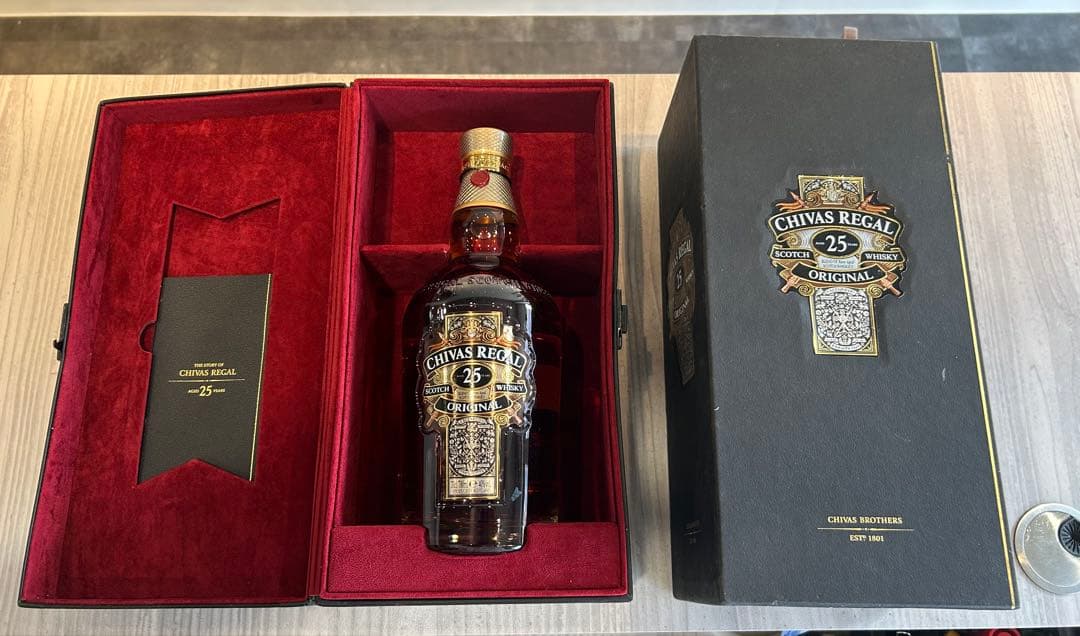 Chivas Regal 25年 スコッチウイスキー ギフトボックス付き