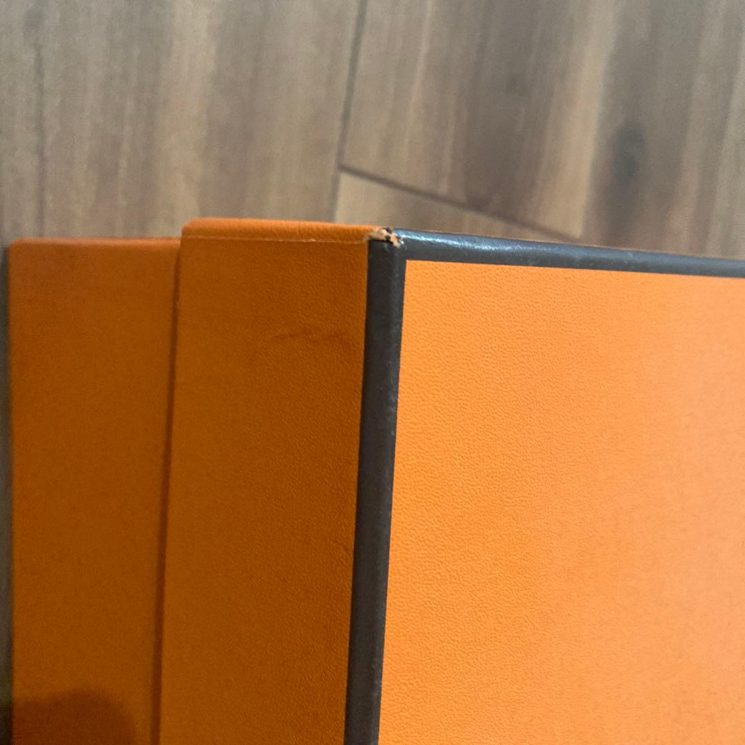 HERMESのボックスとリボン