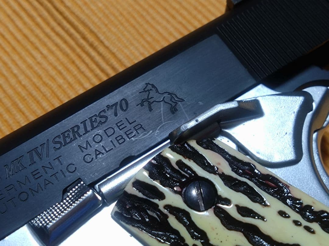 マルイ　 コルト ガバメントカスタム ガスガン　ボマーサイト