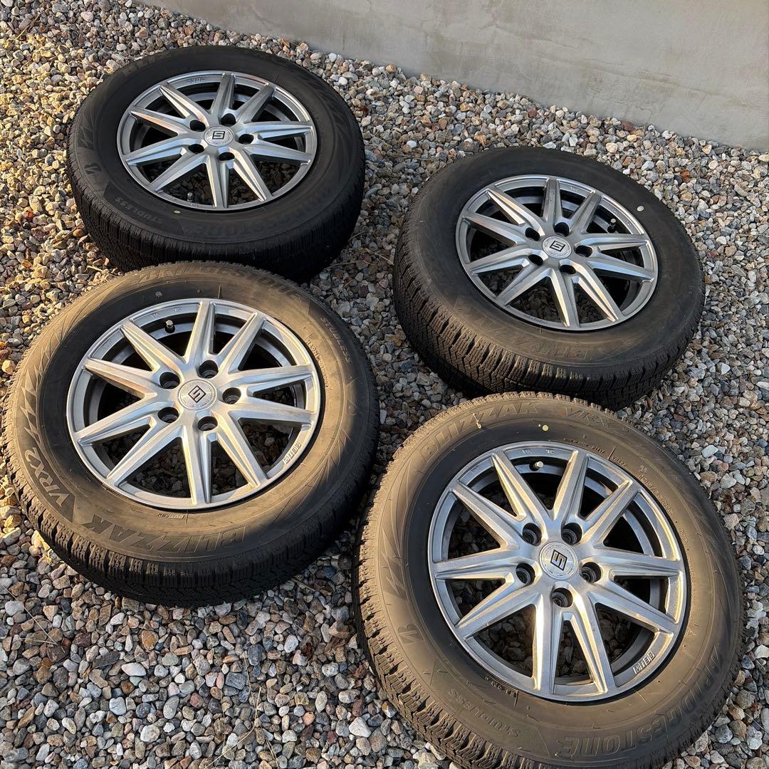 80ヴォクシー　スタッドレスタイヤ　BLIZZAK　VRX2