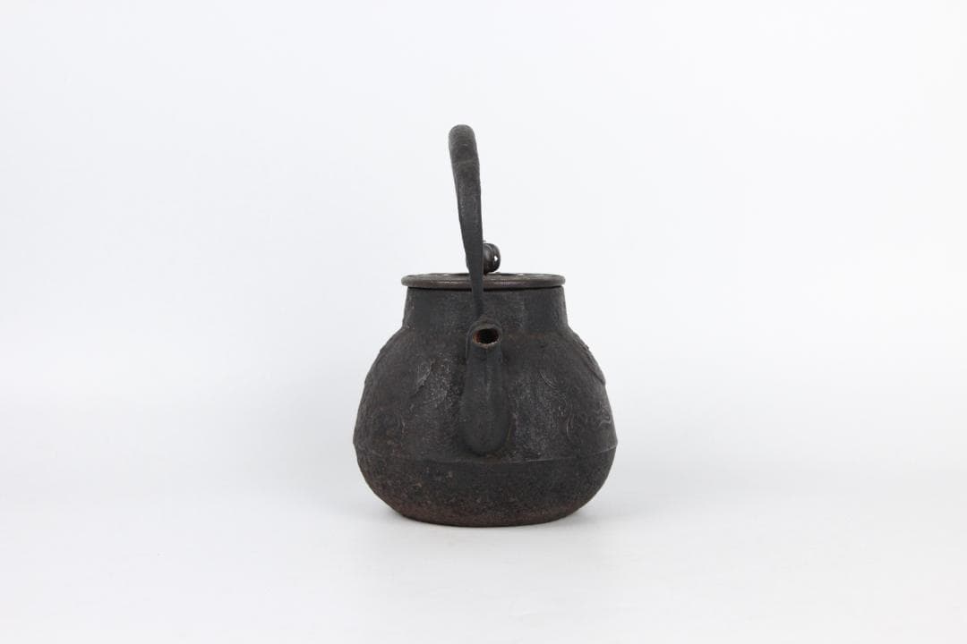 時代 鉄瓶 寿龍堂 造 饕餮紋 獣口 銅蓋 銀摘み　容量約900ml FJ9-1