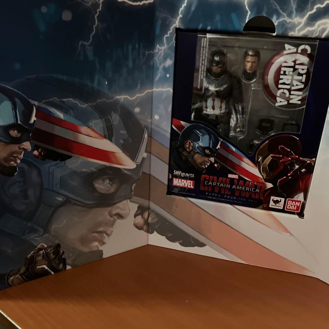 BANDAI ダブル　SHフィギア― キャプテンアメリカ&アイロンマン