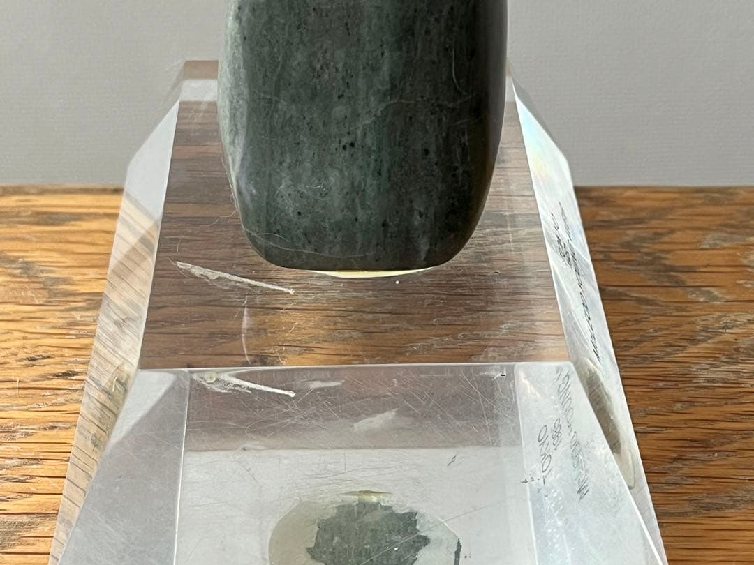 イヌイットアート石像　Mc LEOD YOUNG WEIR TOKYO 1985