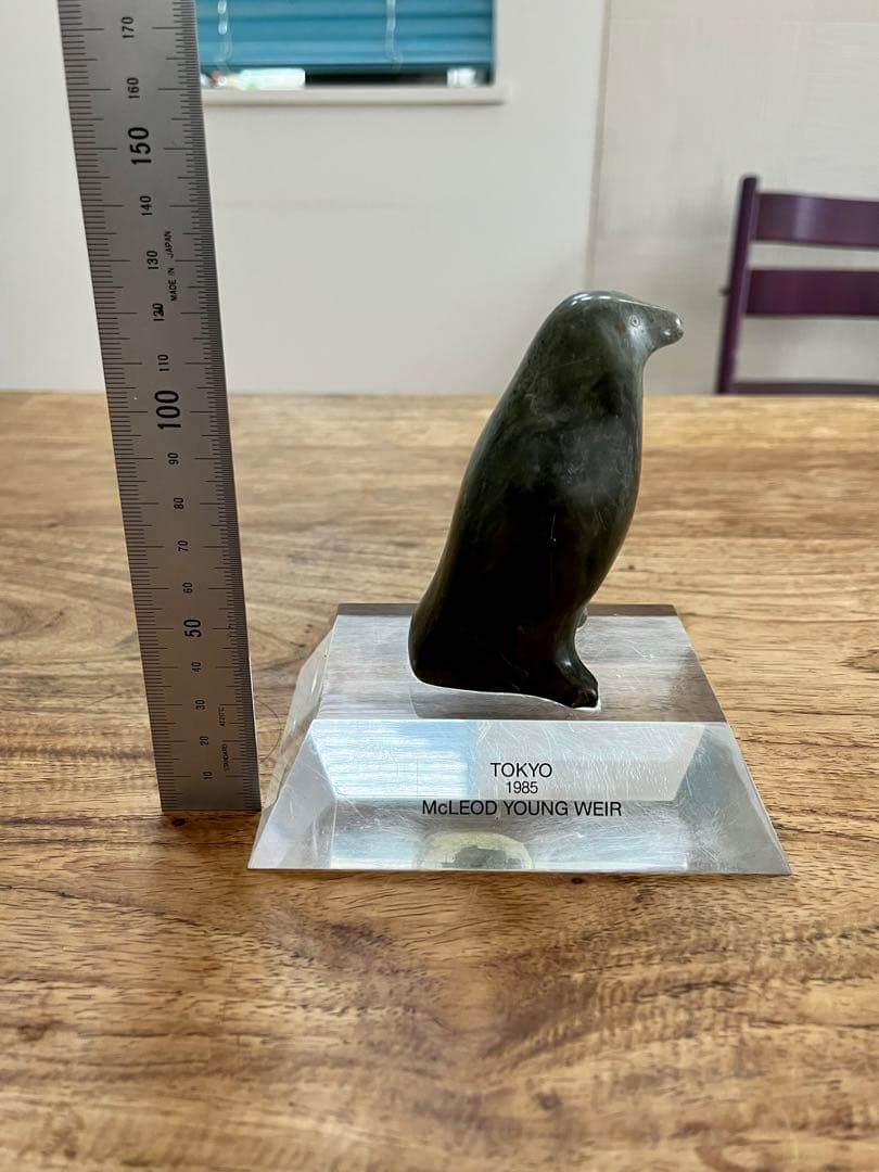 イヌイットアート石像　Mc LEOD YOUNG WEIR TOKYO 1985