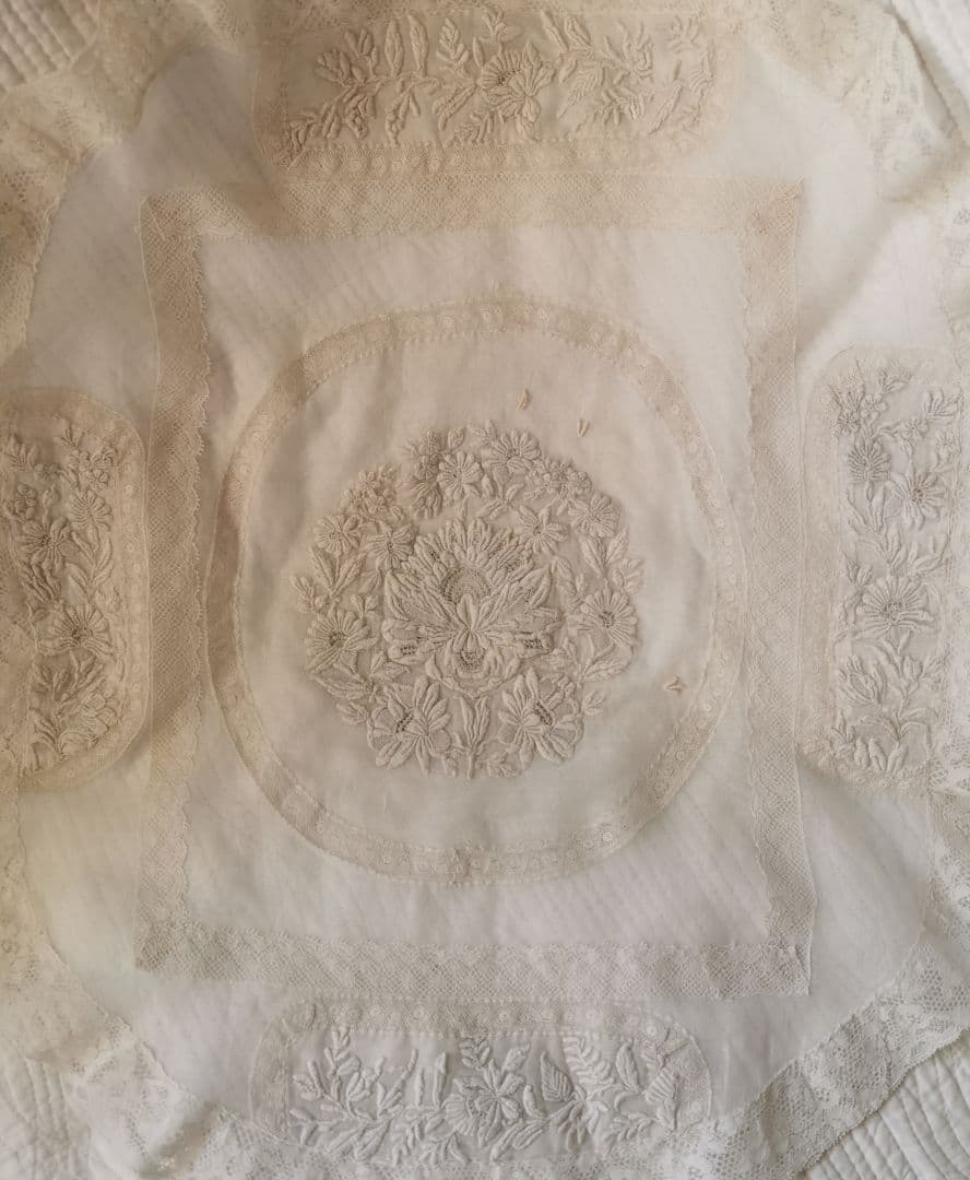 アンティーク フランス 美しい盛上刺繍 ノルマンディーレース 象牙色アイボリー