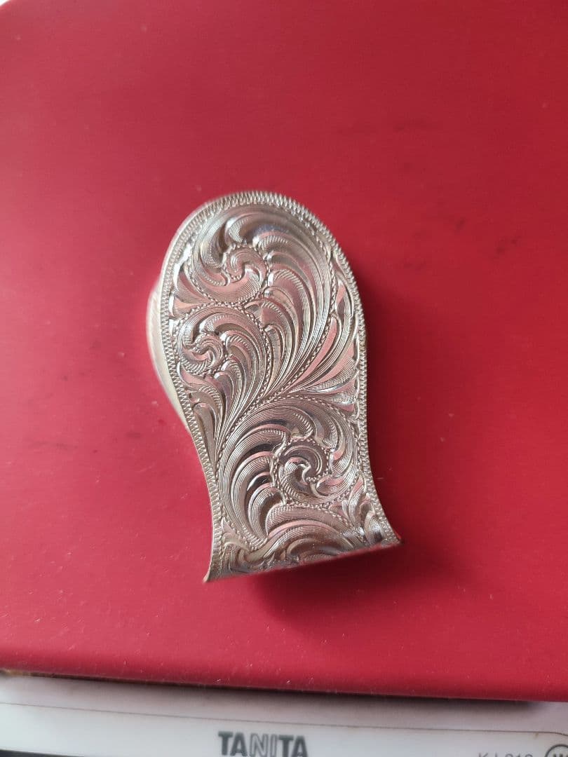 銀色の金属製の馬蹄形デザイン 37.4g