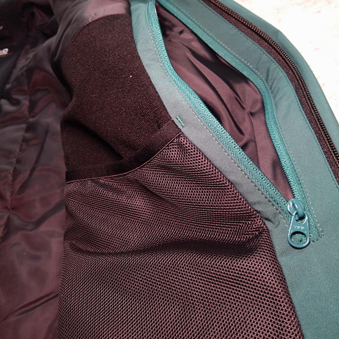 さ*と様 極美品デサント、大きいＬ、高機能、ポケット多数、脇下ベンチレーション、