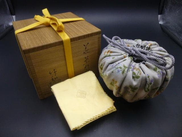 人間国宝　十代　三輪休雪（休和）　萩茶碗／共箱・共布／仕覆