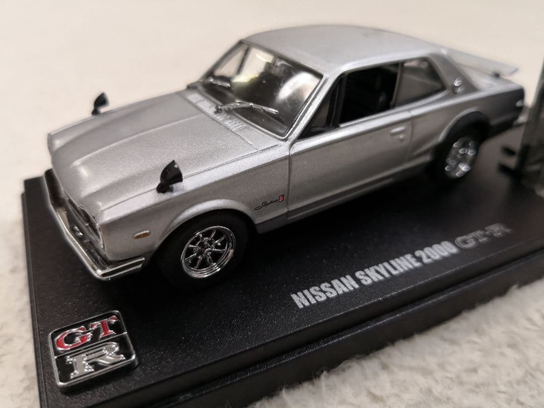 30年以上前のスカイライン2000GTRミニカーとZIPPO