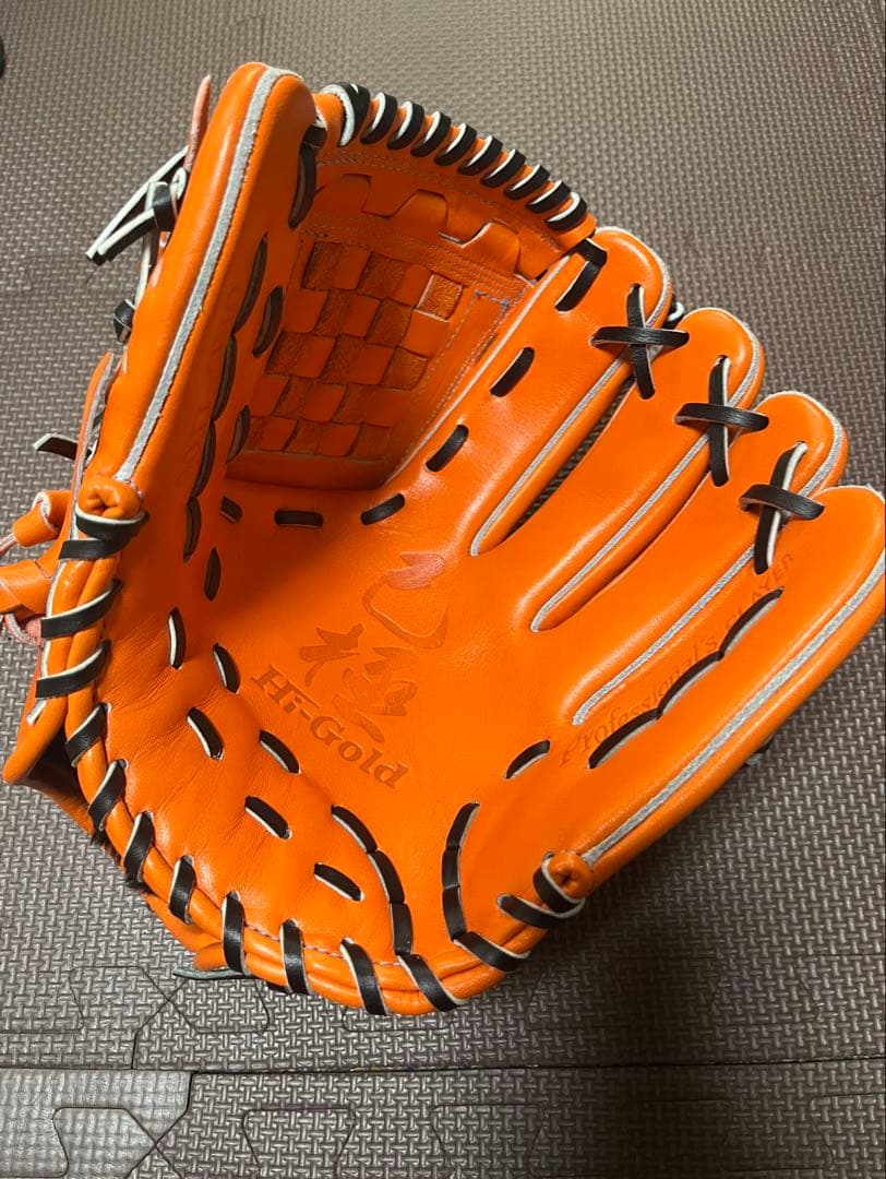 張本勲さんの直筆サイングローブ