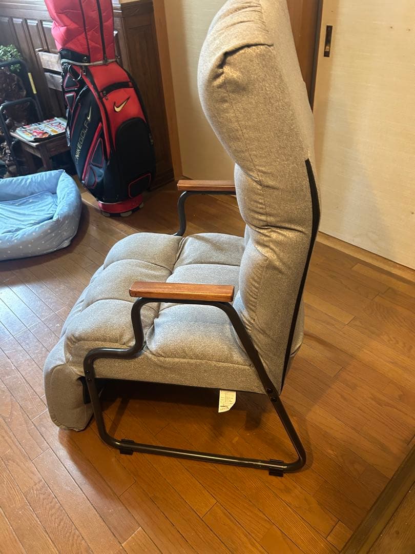 リクライニンググレーソファ