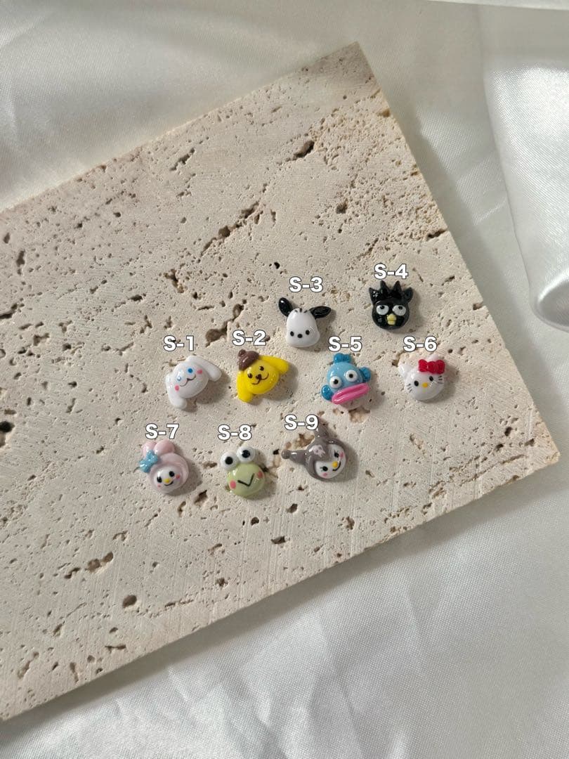 ネイルパーツ　サンリオ