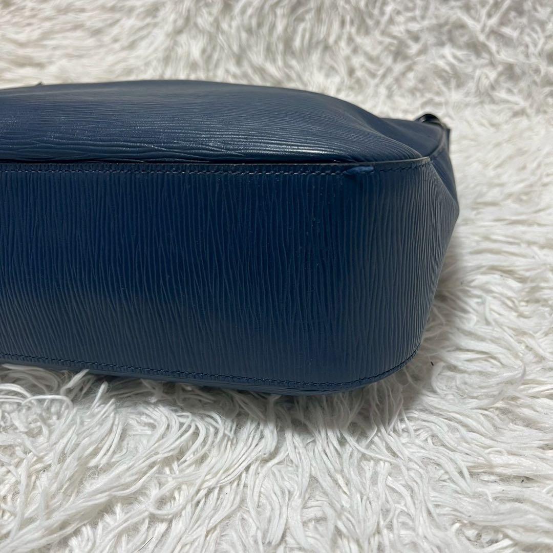 アニアリ ショルダーバッグ クロスボディ ブルー エピレザー 本革 チャーム付き