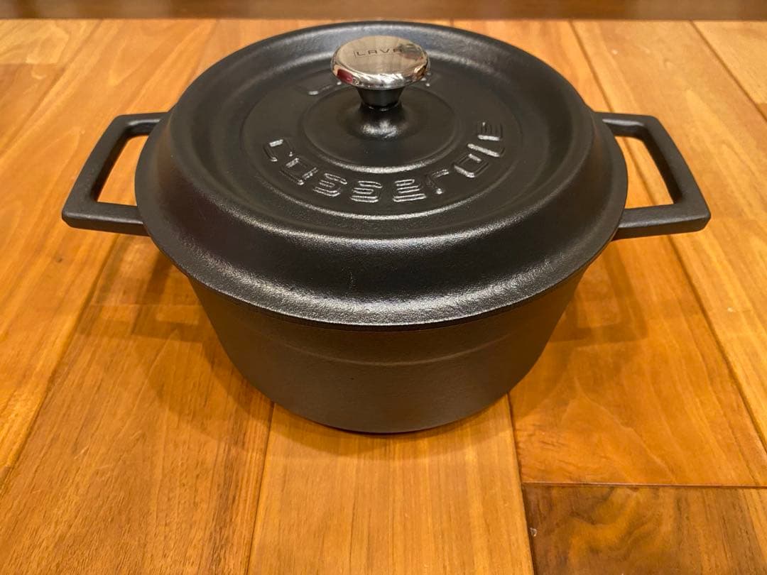 新古品　未使用　LAVA ラウンドキャセロール マットブラック 20cm