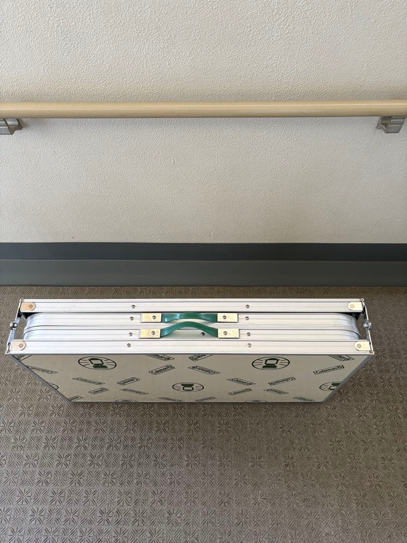 Colemanファミリー・グループ向け大型アウトドアテーブル四折テーブル 8