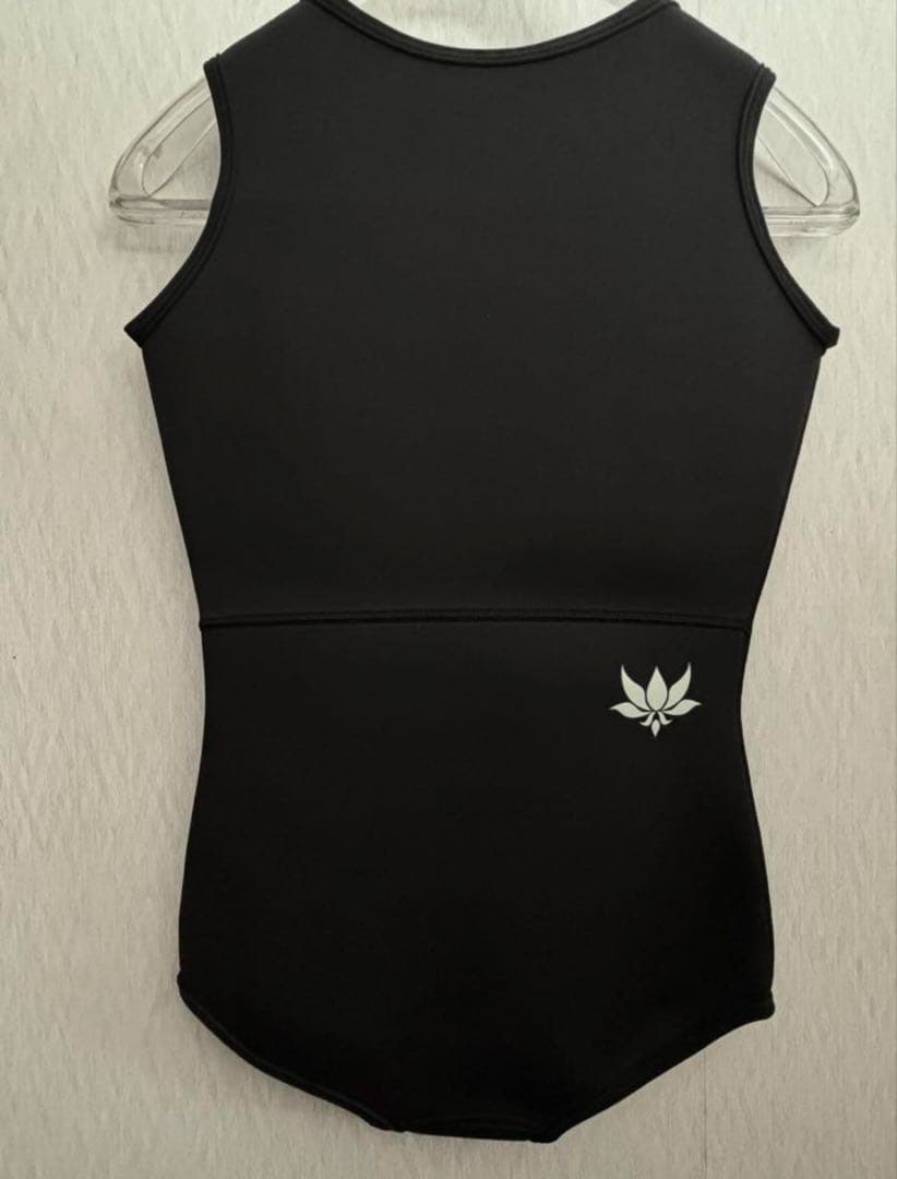 新品未使用品アックスクラッシック.レディースMサイズ1.5ミリショートジョン