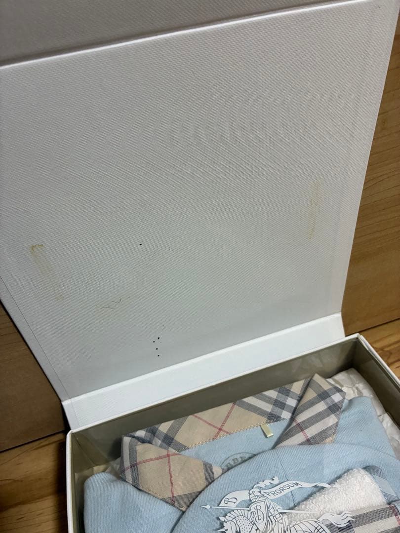 【値下交渉可】BURBERRY 水色ロンパース・ビブ・帽子セット 出産祝い