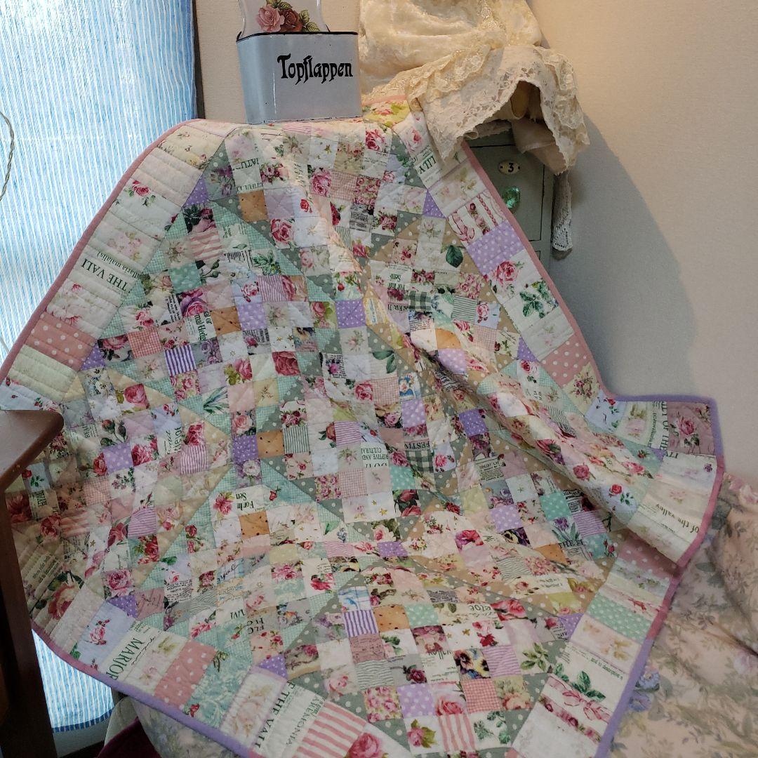 ❣️パッチワークキルト❣️リバーシブル　バラ　水玉　チェック