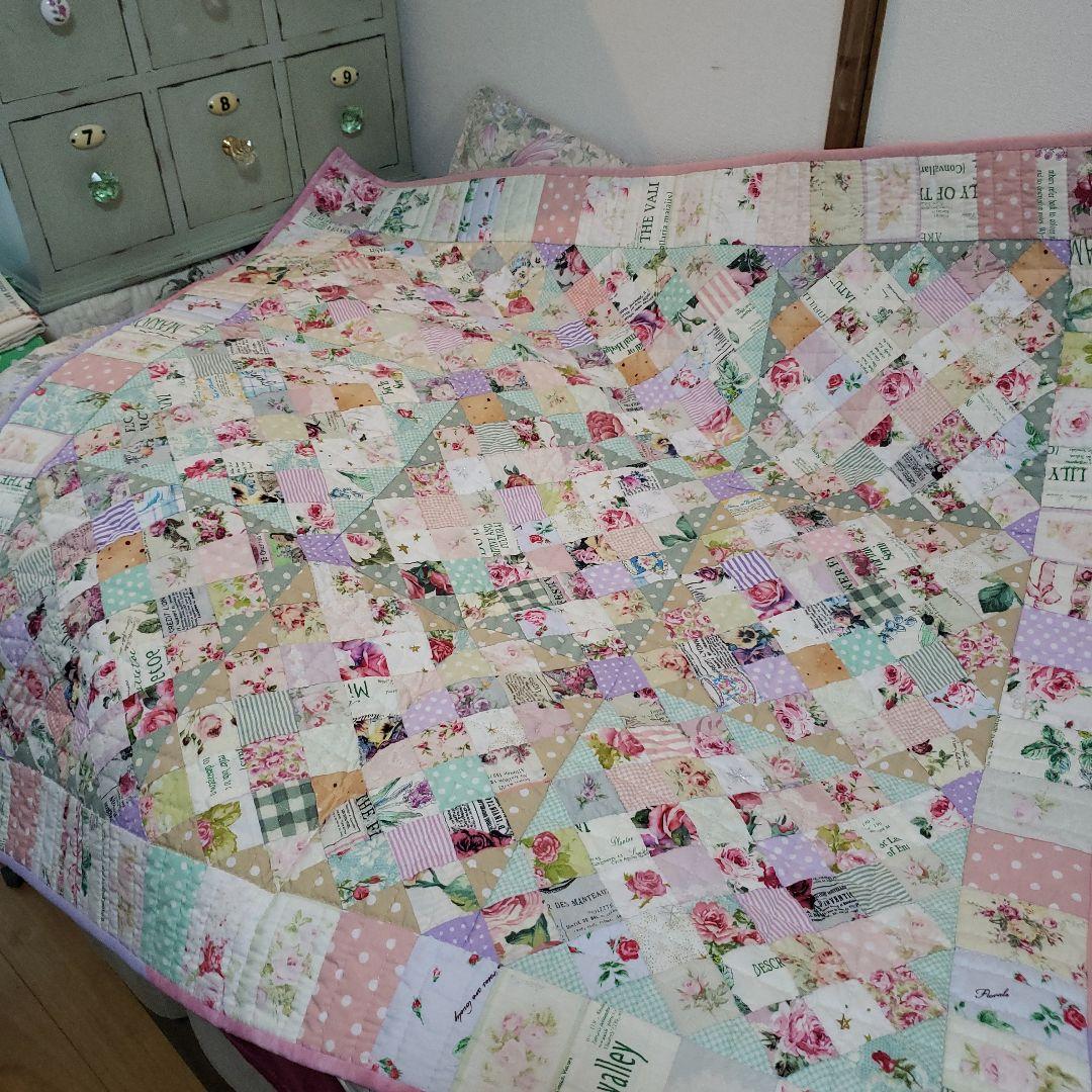 ❣️パッチワークキルト❣️リバーシブル　バラ　水玉　チェック