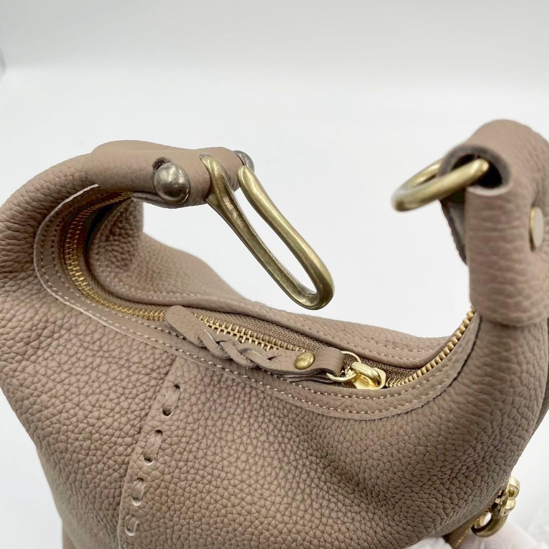 極美品　マヌー　keg pouchc ケッグポーチ　レザーバッグ　グレージュ