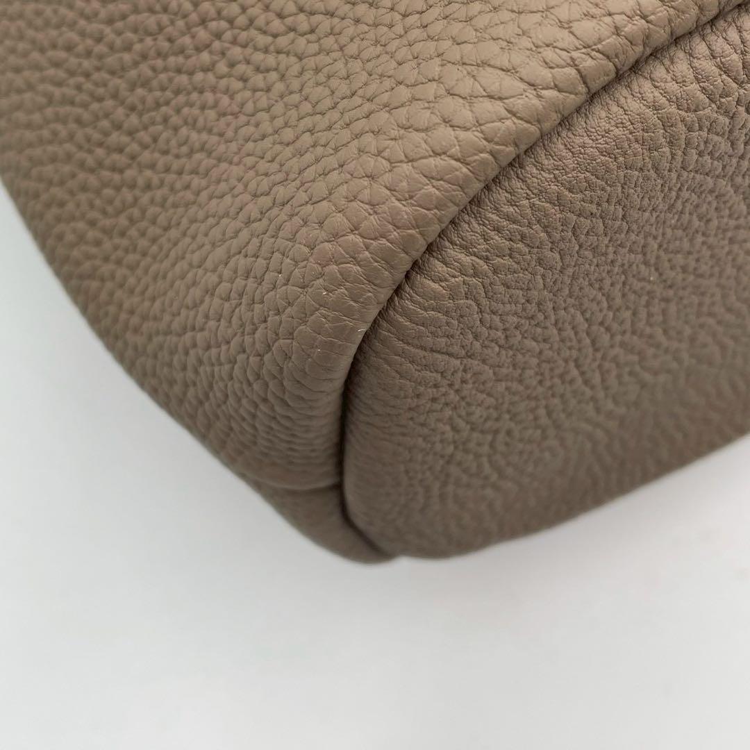 極美品　マヌー　keg pouchc ケッグポーチ　レザーバッグ　グレージュ