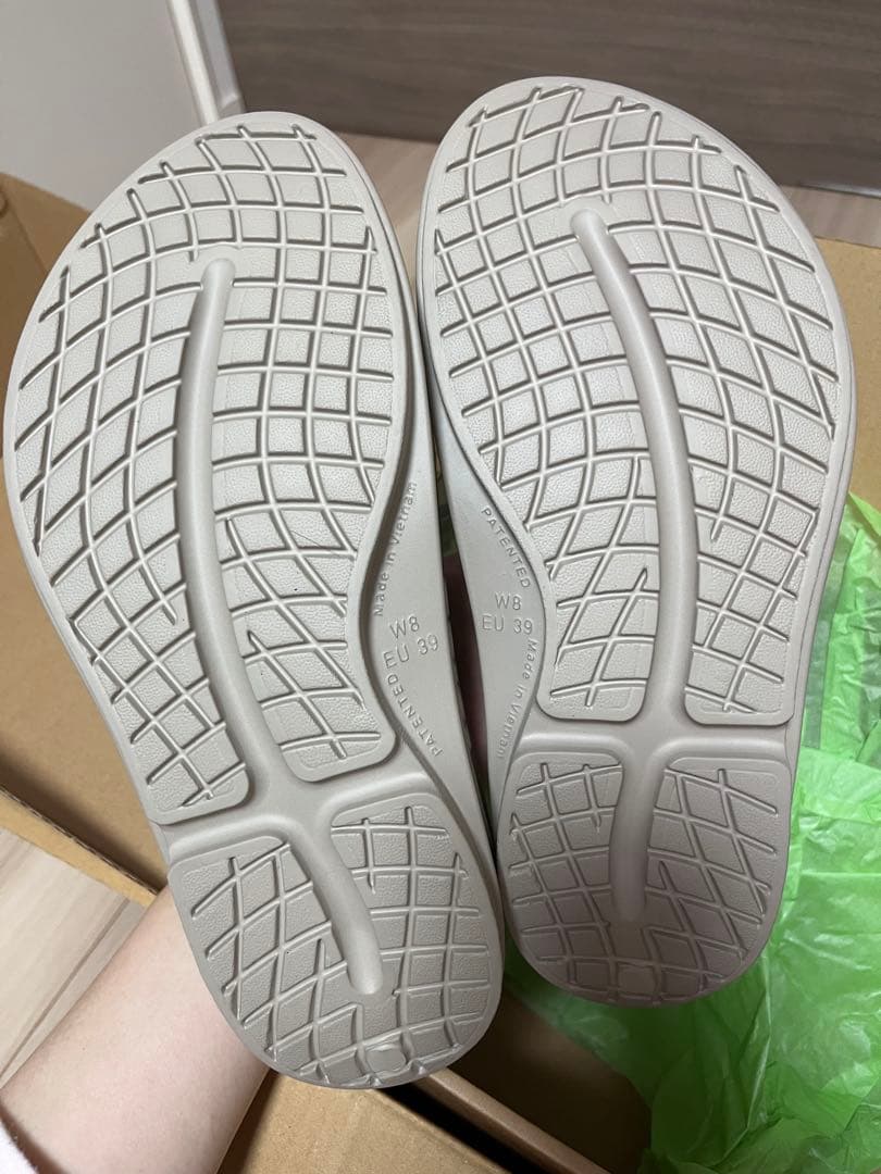 ウーフォス OOFOS ウーメガ リカバリーサンダル Oomega 正規箱付き