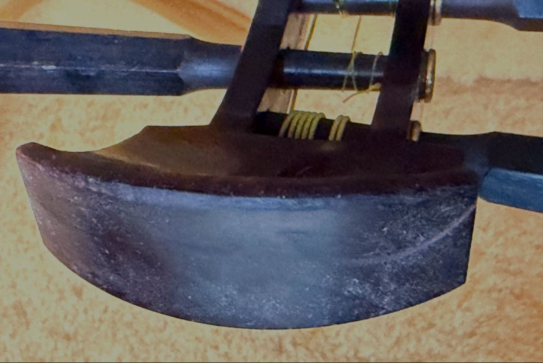 三味線　中竿　皮破れ無し　撥・ハードケースなど付属品多数