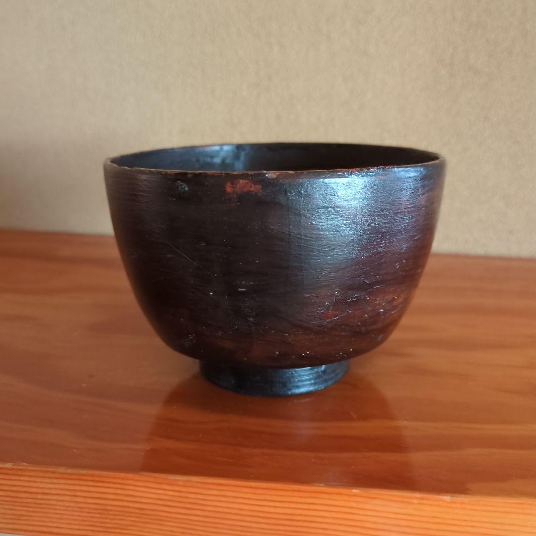 黒い木製の丸型椀　骨董品