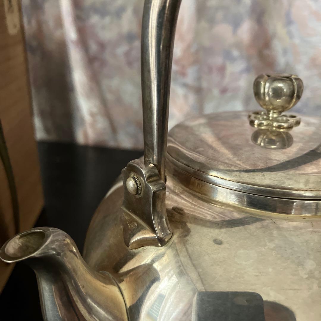 明治の金工師「中川九世浄益」作「南鐐（なんりょう）」純銀湯沸　重さ４８３㌘