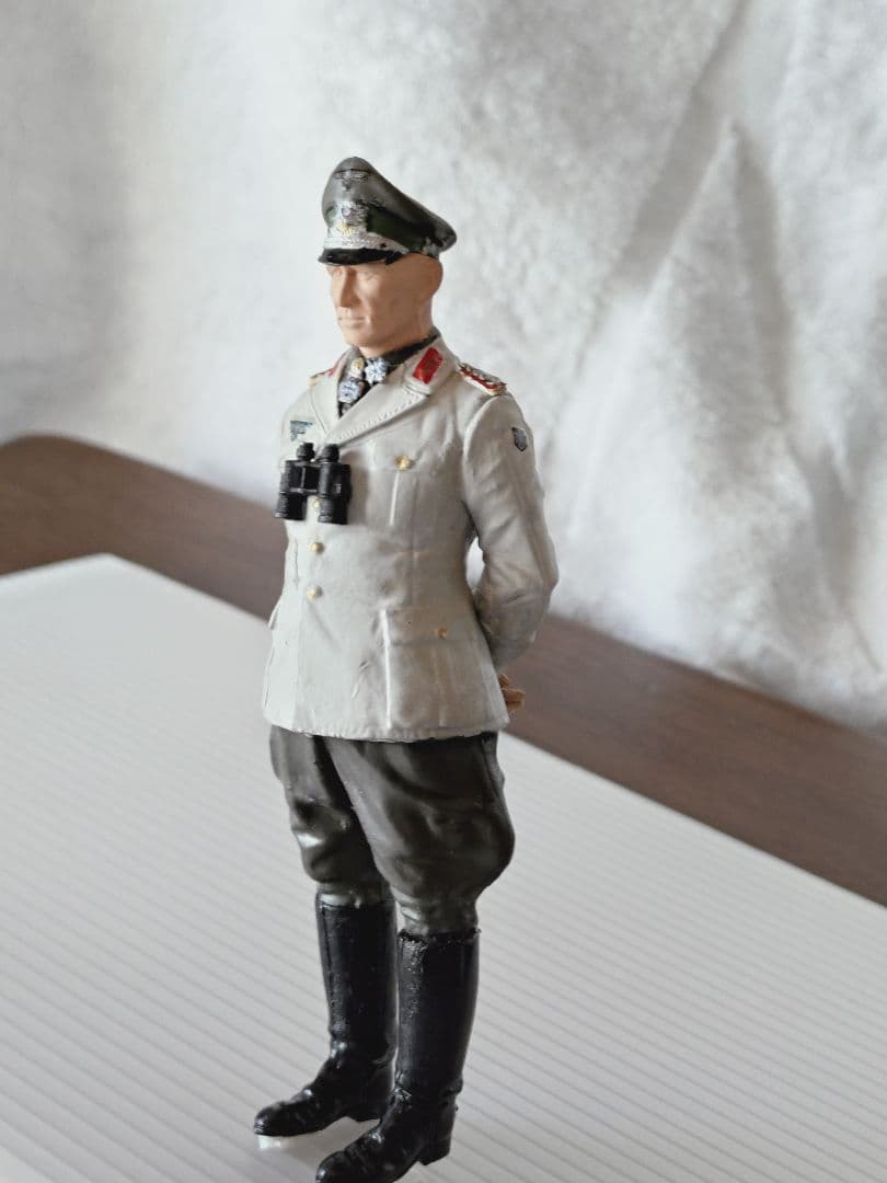 厳寒特価セール！ Wⅱ世界の名将 独軍機甲師団の雄 ロンメル1/16儀仗スタイル