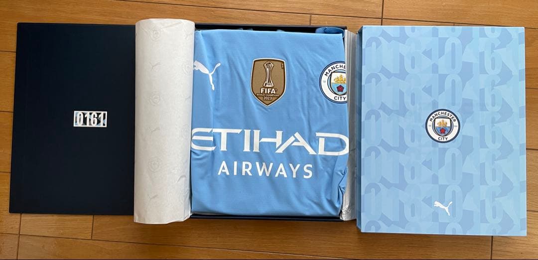 【未使用美品】マンシティ2023-24四連覇優勝記念ウェア　シリアル番号161