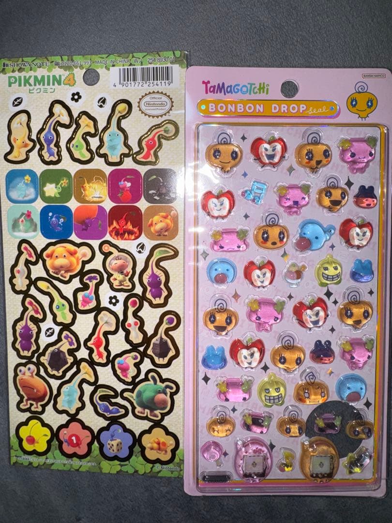 シール帳完成品　34ページ＋シール帳2冊（シール台紙追加あり）＋シール2つ