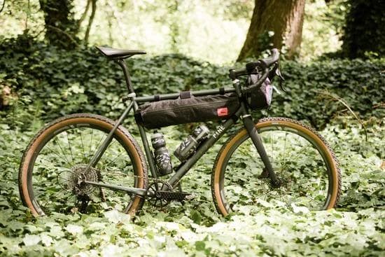 SWIFT INDUSTRIES ホールドファスト ハーフフレームバッグ S 黒