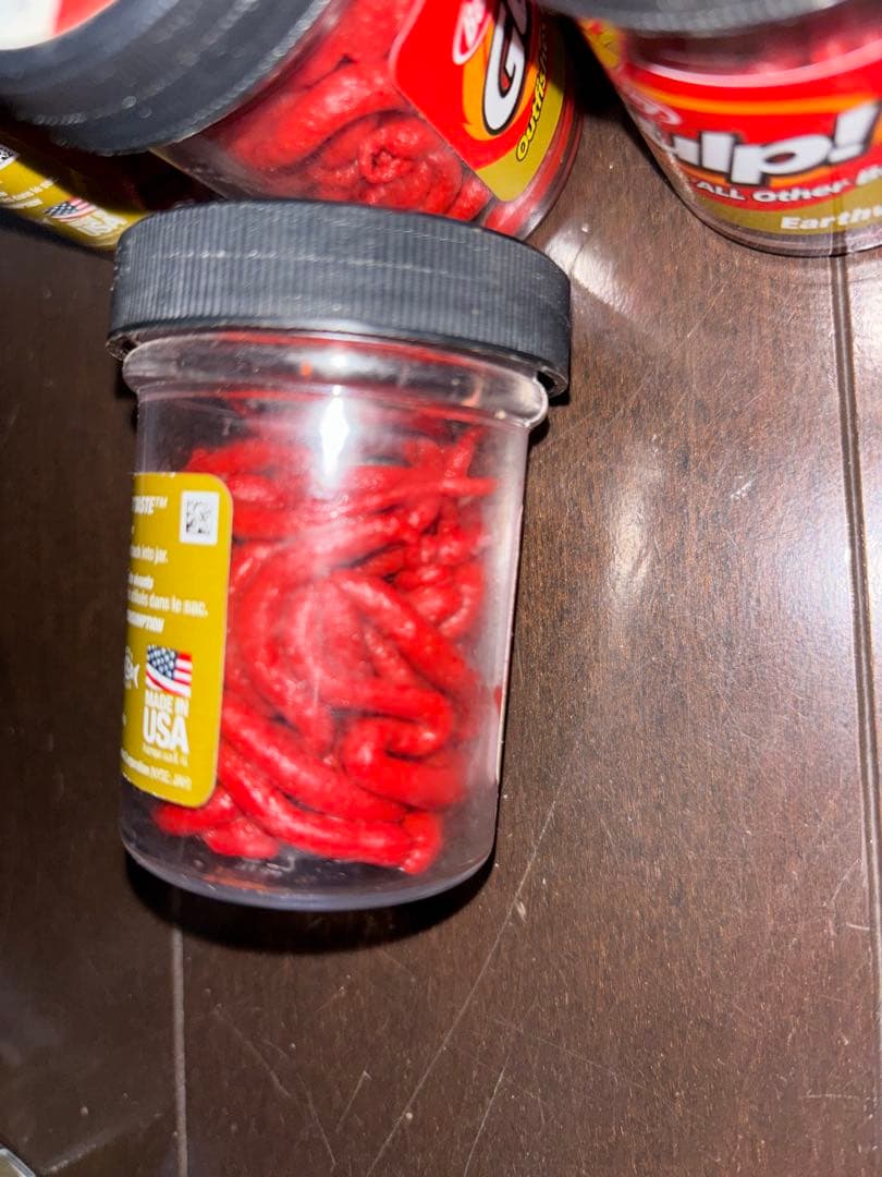 Gulp! 赤いソフトワーム 8個セット