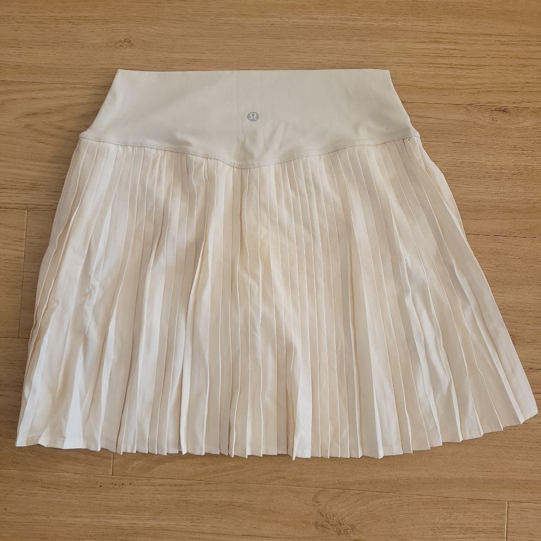 Lululemon ホワイト プリーツスカート