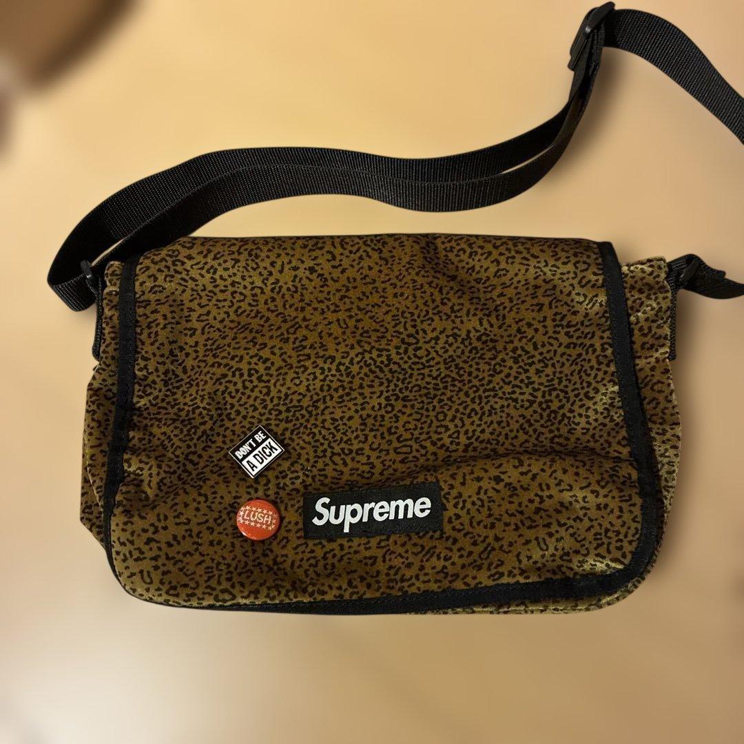 supreme メッセンジャーバッグ シュプリーム ヒョウ柄　25FW