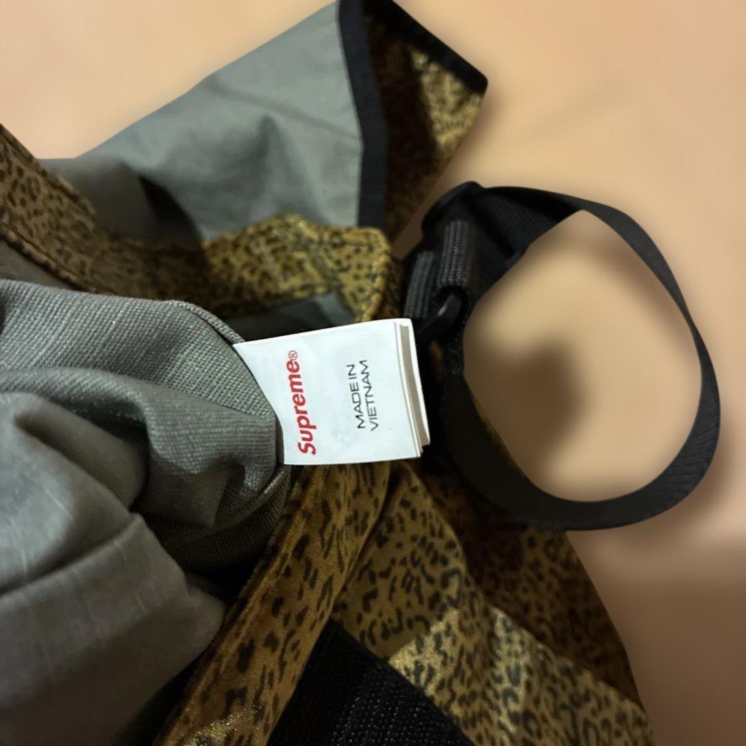 supreme メッセンジャーバッグ シュプリーム ヒョウ柄　25FW