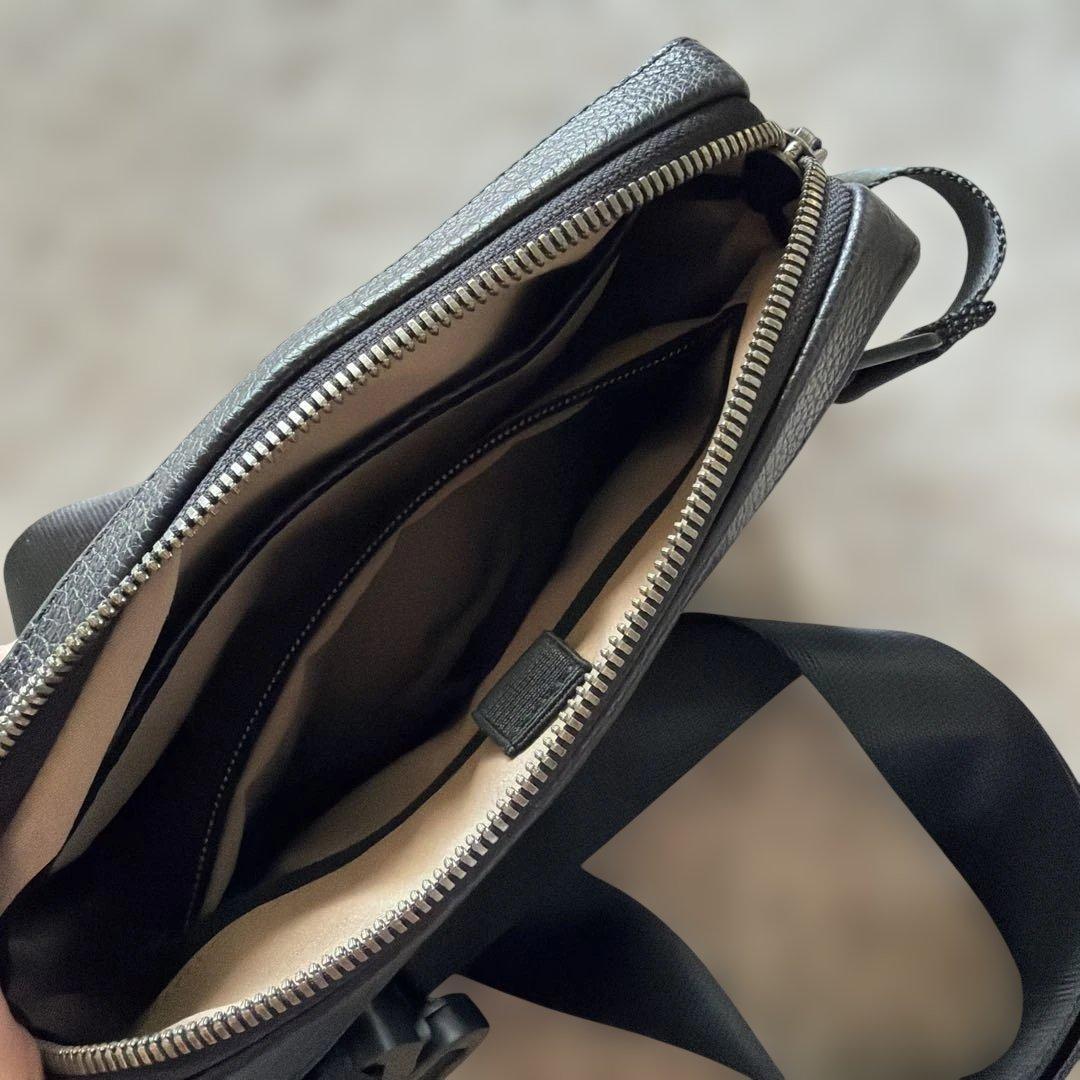 157 エッセンシャル・クロスボディ