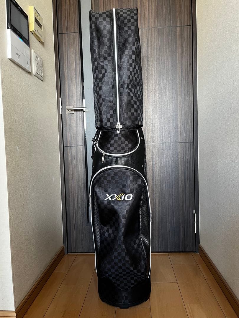 専用　極美品XXIOゼクシオ 軽量キャディバッグ　ブラックチェック　ペットボトル