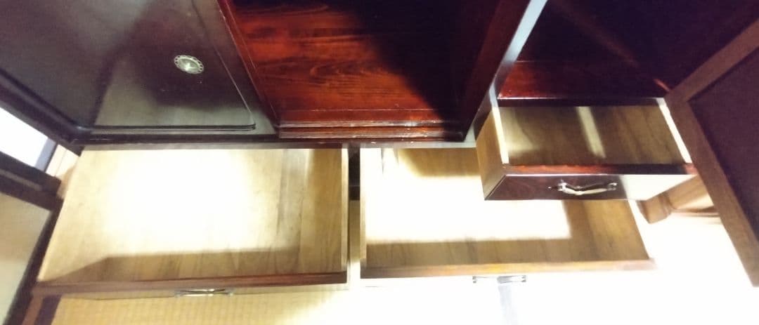 茶箪笥　漆塗り