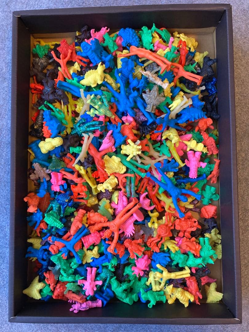 ウルトラマン、怪獣消しゴム　大量まとめ売り 約1.8kg 430個