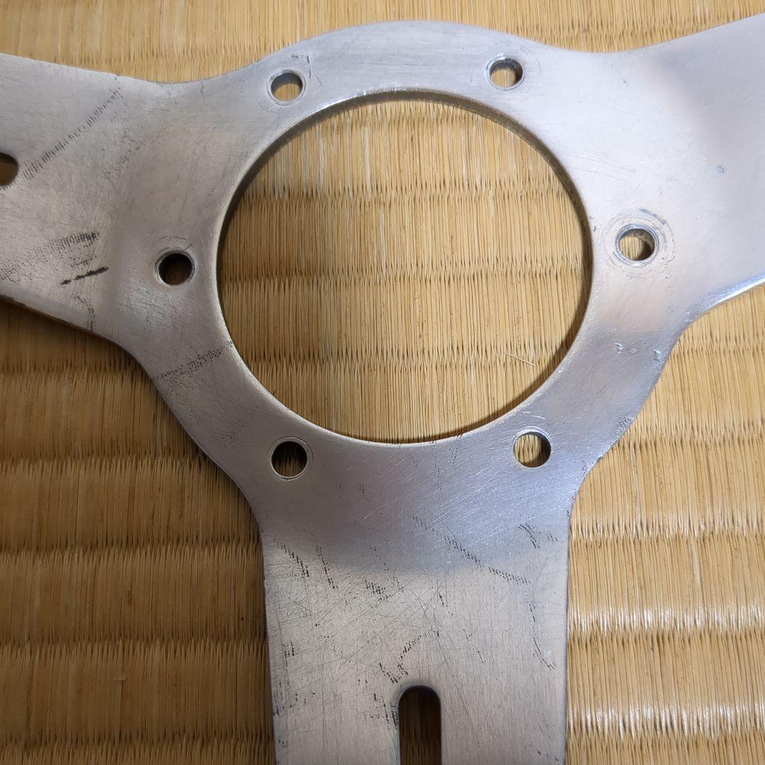 ナルディウッドステアリング、ホーンボタン、取り付けネジ。