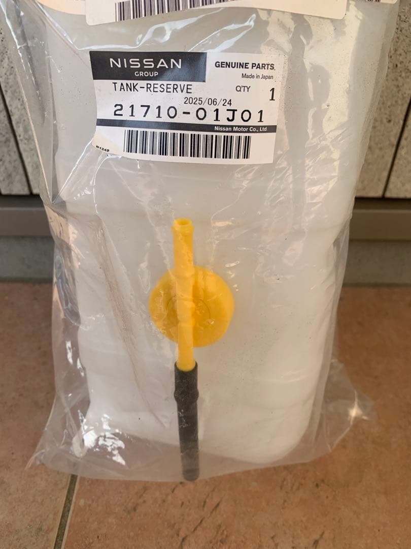 日産純正品‼️ ラジエーターリザーブタンク　サファリ y60用