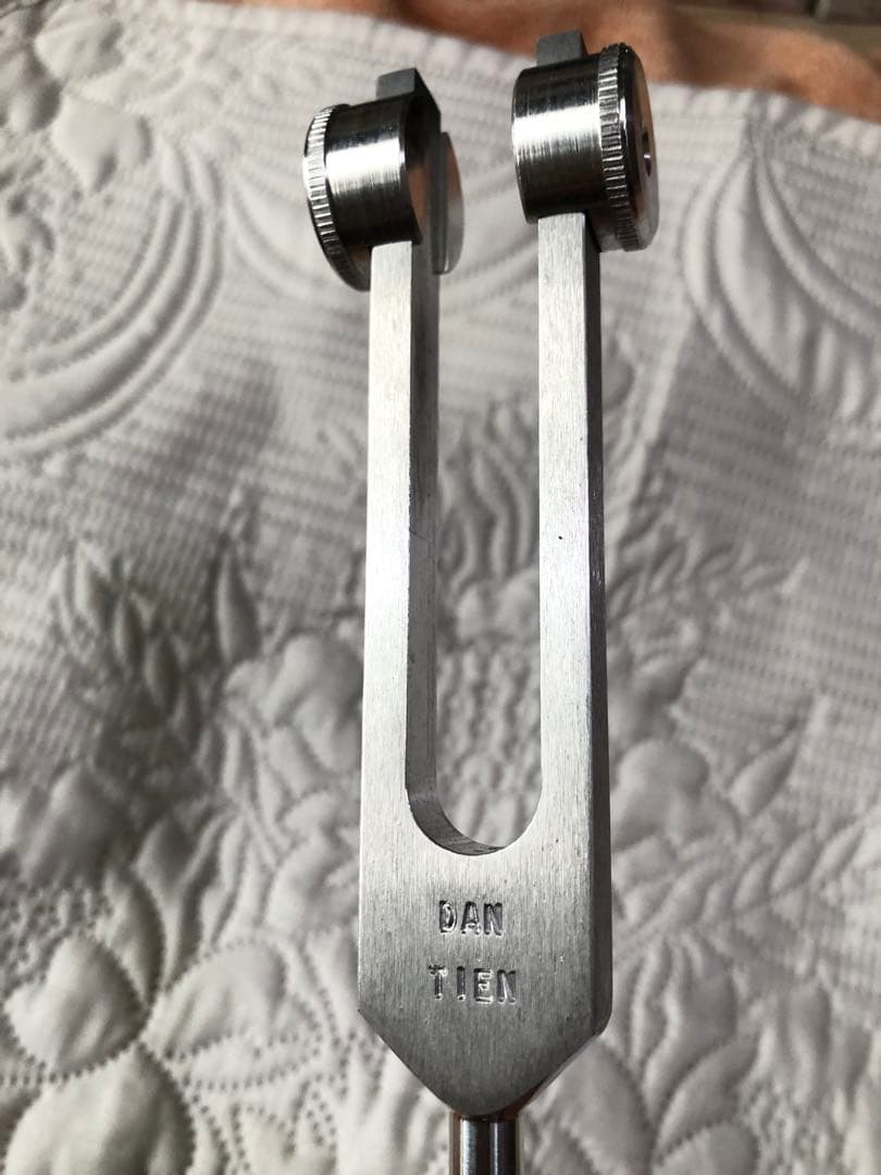丹田　音叉　Tuning Fork Medivibe Technology