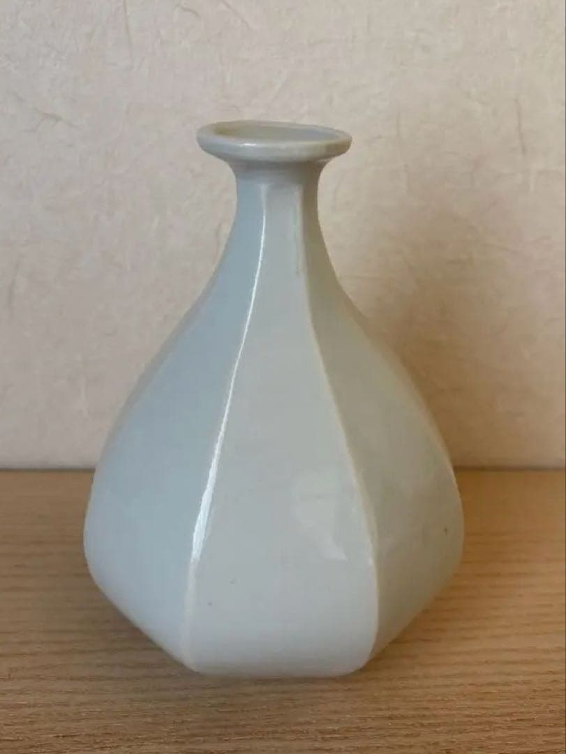 出雲の陶芸家、安部 宏さんの白磁面取徳利