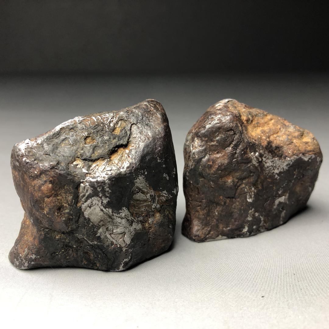 メ*8様 アルタイ隕石　 丸ごとカット鉄隕石　外皮付き隕石　原石　重さ約463ｇ