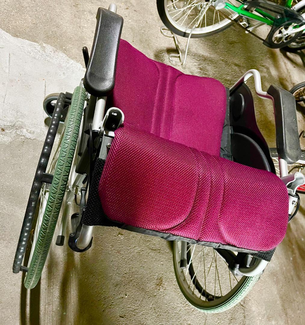 自走式 車椅子 軽量 折りたたみ式 ノーパンクタイヤ【京都　引き取り】