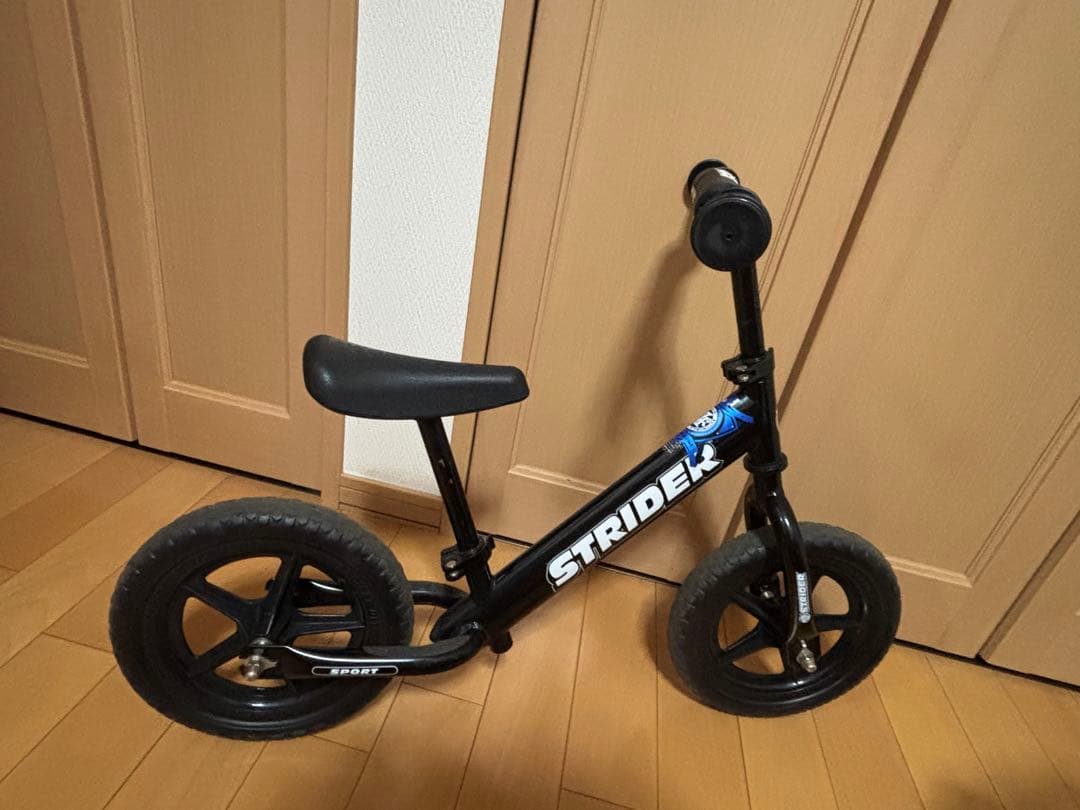 STRIDER 12インチ ブラック　スポーツモデル
