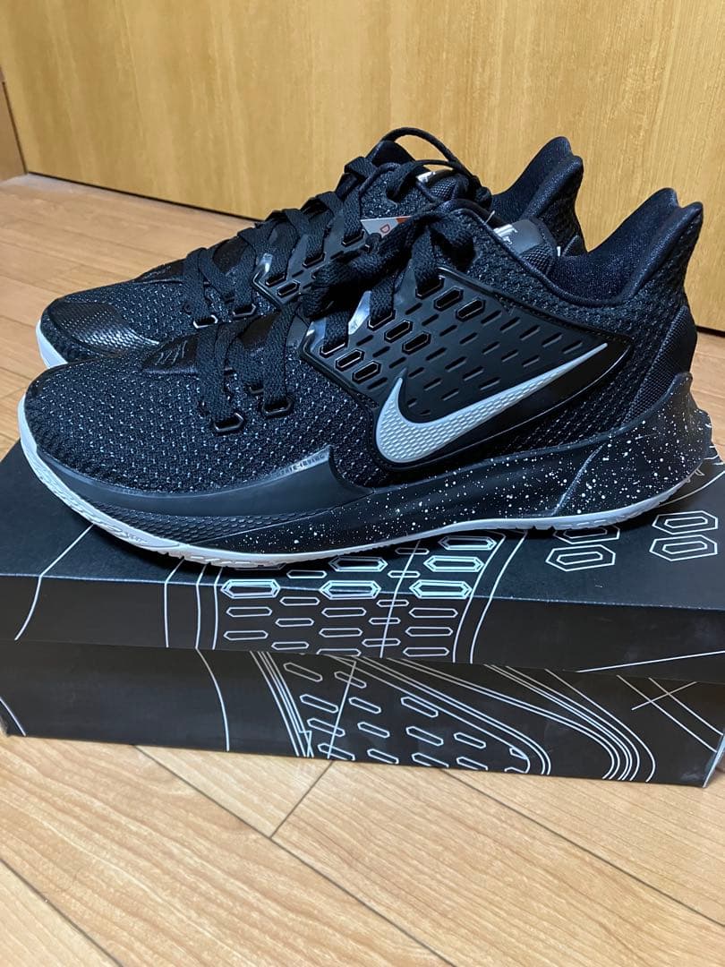 【新品未使用】ナイキ カイリー ロー 2 EPブラック/シルバー 28.0cm