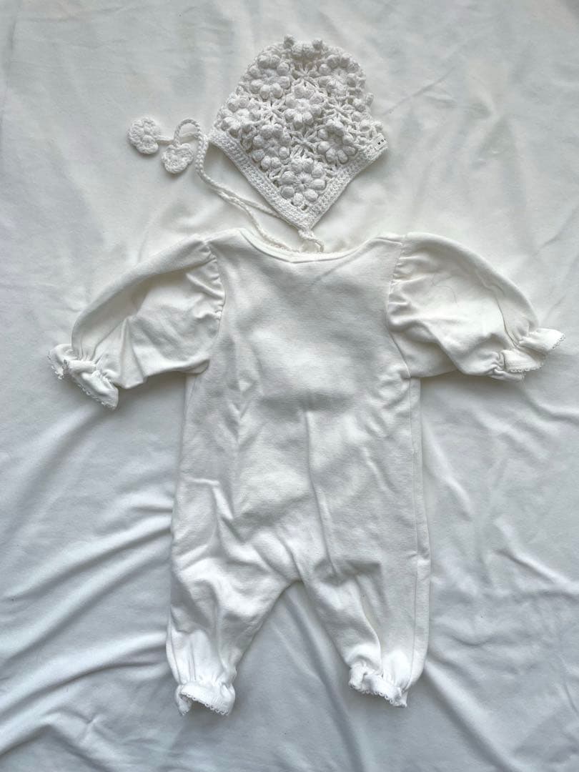 monbebe ホワイトロンパースと帽子セット 双子 年子